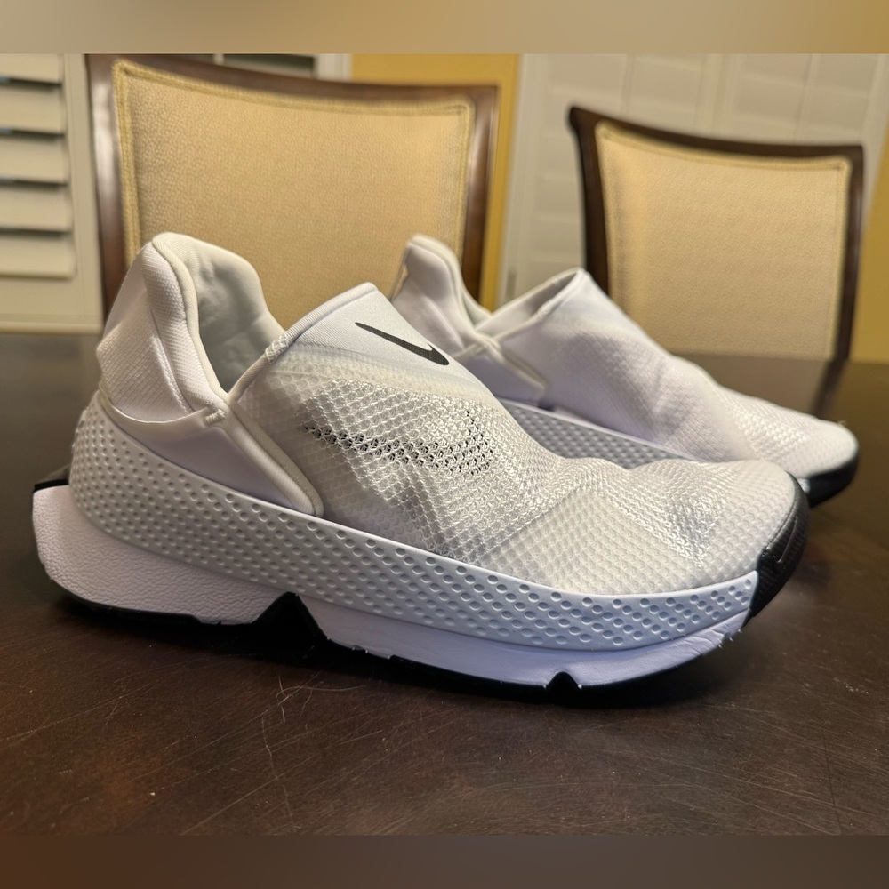 New Nike GO Flyease White Sneakers Shoes Size US 8.5 W / 7 M